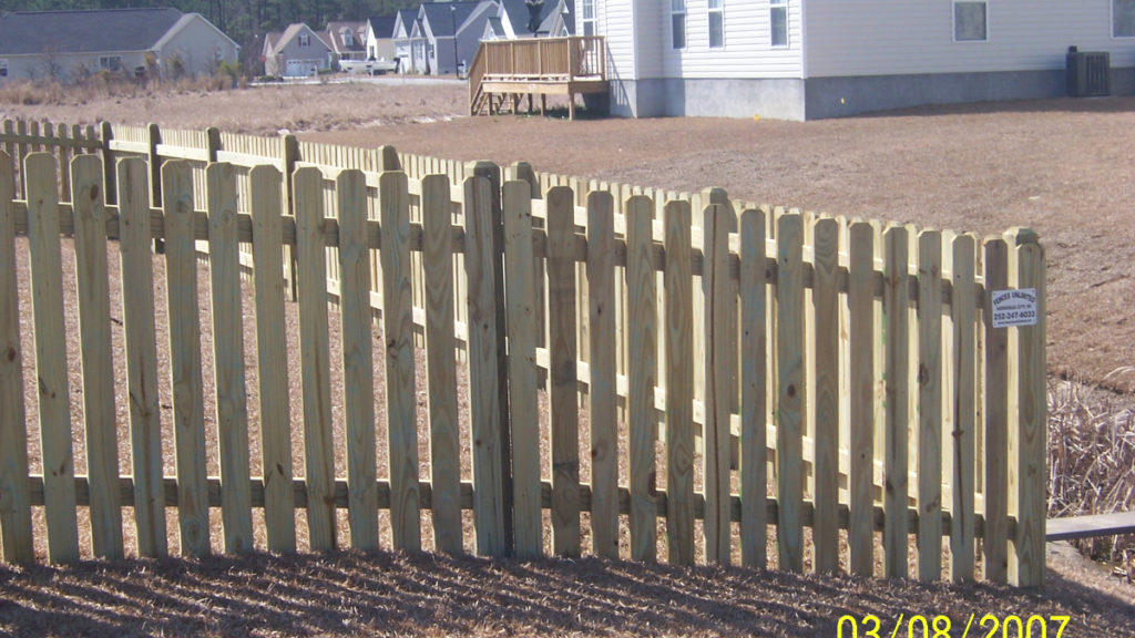 Dog ear picket Beaufort residential fence