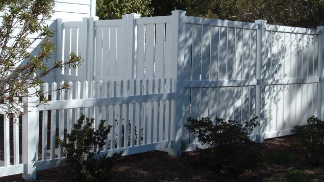 Vinyl Semi Privacy w 2x2 picket2 Beaufort residential fence